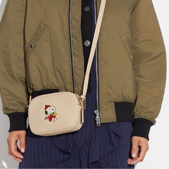 New Coach CF249 Coach X Peanuts Mini Jamie Camera Bag With Snoopy Cuddle Motif - Picture 2 of 9
